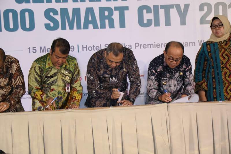 Bupati Zaki Tandatangani Nota Kesepahamam Program Gerakan Menuju Smart City 2019