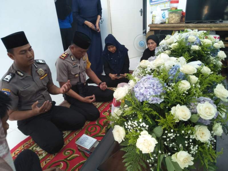 Kapolsek Cisoka Takziah ke Rumah Korban Jatuhnya Pesawat Lion Air JT 610