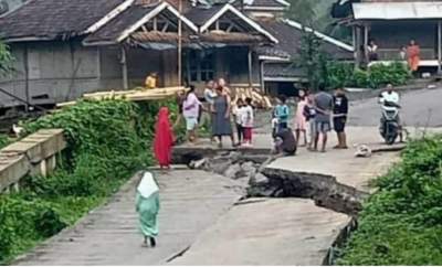 Hujan Lebat yang Mengguyur Wilayah Lebak mengakibatkan Jalan Amblas