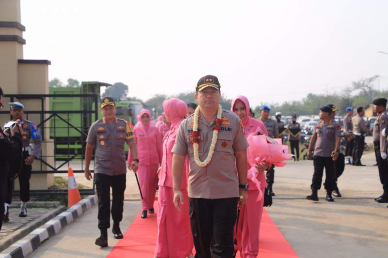 Kedatangan Kapolda dan Ketua Bhayangkari Daerah Banten Disambut Tarian Adat