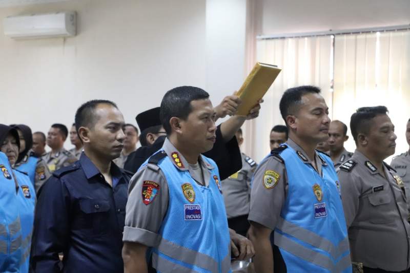 Peserta dan Panitia Seleksi PAG Polda Banten Tandatangani Pakta Integritas