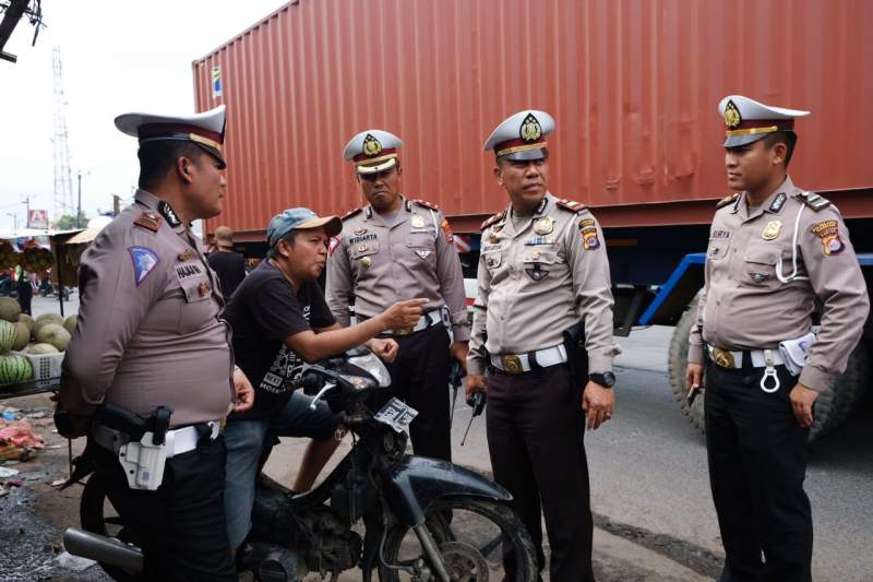 Jelang Operasi Lilin, Satlantas Polresta Tangerang Periksa Kelengkapan Kendaraan dan Personel