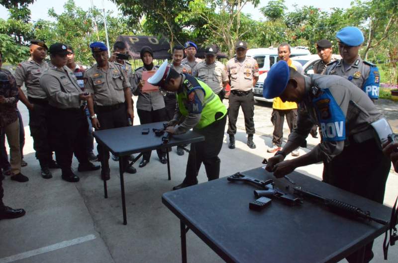 Polresta Tangerang Gelar Lomba Bongkar Pasang Senjata