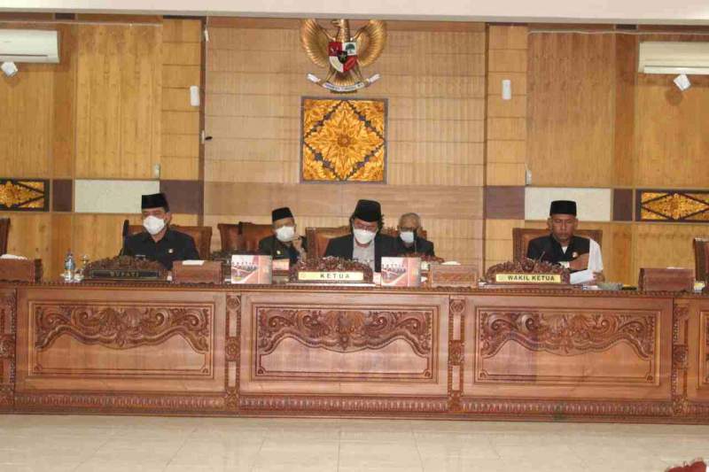 Rapat Paripurna DPRD Agenda Pandangan Umun Fraksi Terhadap RPPA Kab. OKU