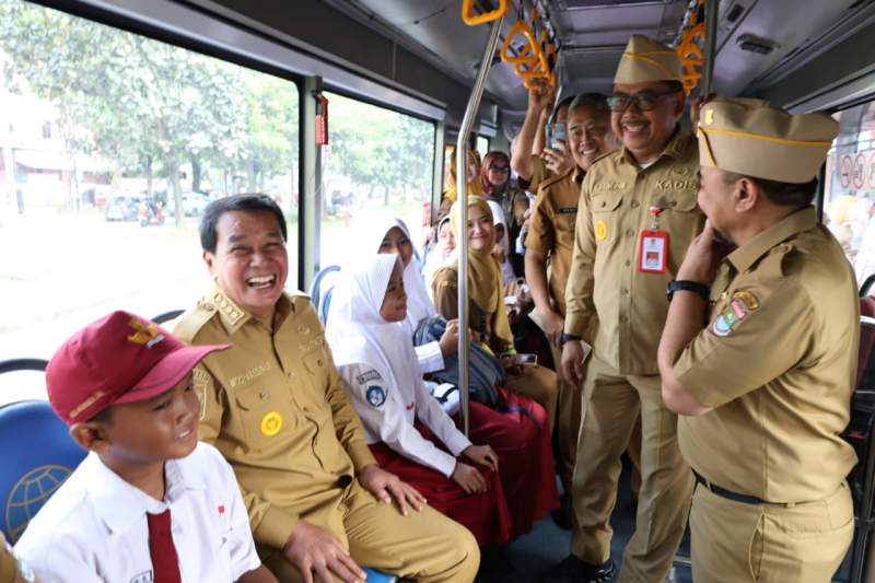 Pemkab Tangerang Luncurkan Halte dan Bus Sekolah Gratis, Dukung Akses Pendidikan Aman