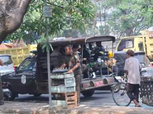 Jaga Fasilitas Umum, Satpol PP Kota Tangerang Tertibkan PKL di Jalan Satria Sudirman hingga Benteng Betawi