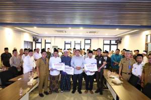 Bupati Tangerang Serahkan Bantuan Program Sanitren Tahun 2025