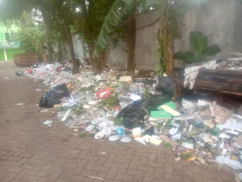 Penampungan Sampah Gedung TCC Cimone Semeraut, Diduga Kurangnya Koordinasi dan Pungli Oknum Petugas