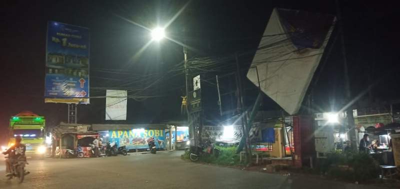 Papan Reklame Di Jalan Cisoka Memicu Kecemasan Pengguna Jalan