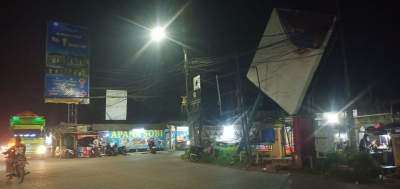 Papan Reklame Di Jalan Cisoka Memicu Kecemasan Pengguna Jalan