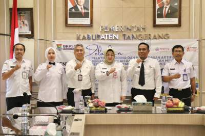 Wabup Intan Tutup Pelatihan Koding dan AI Bagi Guru SD-SMP