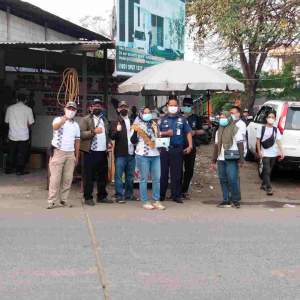 PASEBA Tangerang Utara dan Manajemen Pasar Pelangi Sepatan Bagi-Bagi Ribuan Masker di Perempatan Cadas