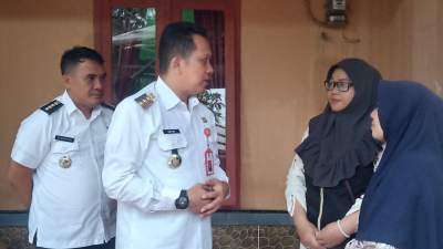 Pj Bupati Tangerang Melayat Ke Rumah Duka Lurah Bencongan
