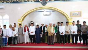 Bupati Tangerang Jumling di Masjid Jami Hidayatussolihin Desa Talok, Kecamatan Kresek