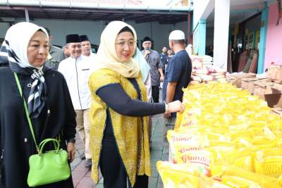 Wabup Intan Nurul Hikmah Hadiri Acara Ramadan Berkah Santunan Sembako DKM Masjid Jami Al-Ukhuwah