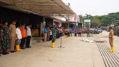 Pemkab Bogor Bersama TNI-Polri Bersihkan Sisa Banjir Vila Nusa Indah, Target 5 Hari Tuntas