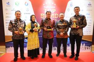 Bupati Tangerang Raih Penghargaan Top Pembina BUMD 2025