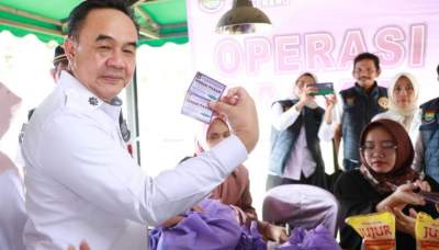Sekda Buka Operasi Pasar Gerakan Pangan Murah di Tigaraksa