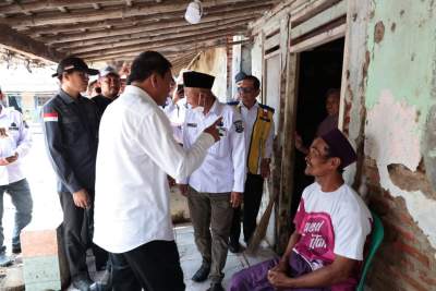 Tinjau Rumah Kumuh di Pakuhaji, Bupati Tangerang Beri Bantuan Pembangunan Rumah Layak Huni