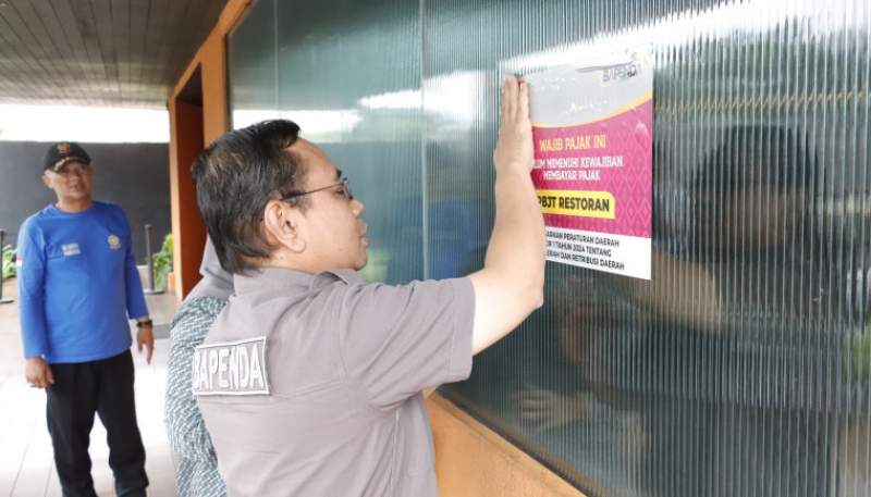 Efek Jera! Bapenda Tangerang Tempel Stiker untuk Tingkatkan Kepatuhan Pajak