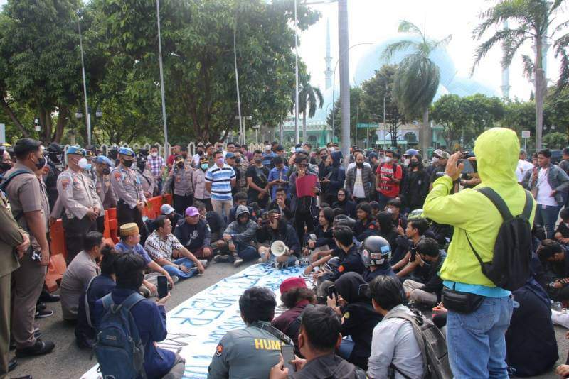 Terima Aspirasi Mahasiswa, Dua Anggota DPRD Kota Tangerang Teken Pakta Integritas Soal BBM
