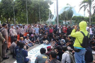 Terima Aspirasi Mahasiswa, Dua Anggota DPRD Kota Tangerang Teken Pakta Integritas Soal BBM