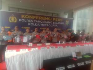 Polres Tangerang Selatan Bekuk 23 Tersangka Sindikat Curanmor Bersenjata Api dan Pembobolan