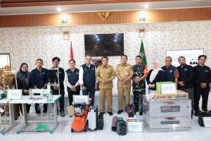 Bupati Tangerang Serahkan Peralatan Usaha WUB, Dorong Kemandirian dan Penyerapan Tenaga Kerja