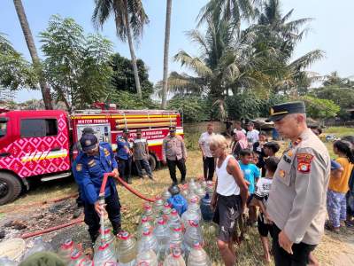 Krisis Air Bersih Melanda Kampung Kohod, Polsek Pakuhaji dan BPBD Bergerak Salurkan Bantuan