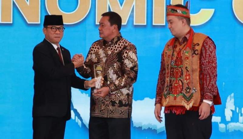 Bupati Tangerang Raih Penghargaan Economic Growth Ajang National Governance Awards 2026