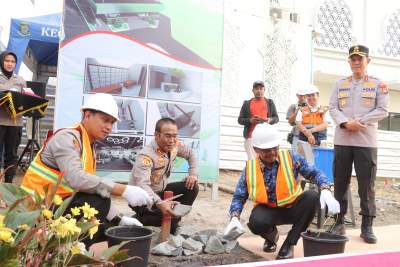 Peletakan Batu Pertama Pembangunan Gedung Parkir lantai 4 oleh Kapolres dan Walikota Tangerang