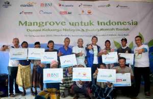 Jaga Kelestarian Area Pantai, JMI Tanam Mangrove