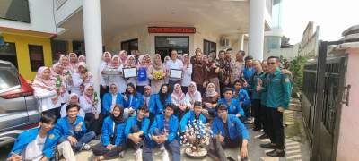 Pelatihan Perancangan Sistem Wick untuk Tanaman Sayuran Hidroponik di Desa Serdang Kulon Berjalan Sukses