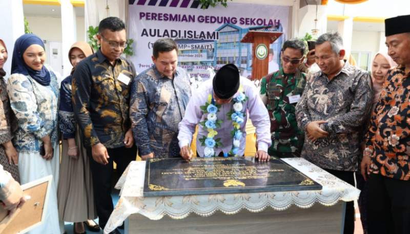 Bupati Resmikan Gedung SMP IT dan SMA IT Auladi Islami Rajeg