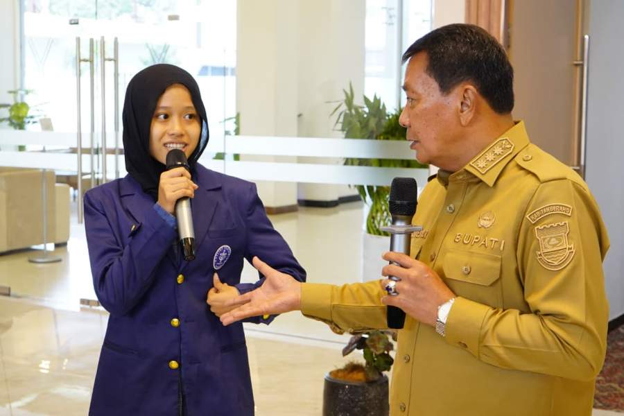 Beasiswa Tangerang Gemilang Bantu Dila dan Nesa Wujudkan Cita-Cita Jadi Desainer