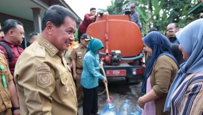 Kemarau Menggigit, Bupati Maesyal dan Gubernur Andra Soni Bergerak Antar Air Bersih ke Tigaraksa