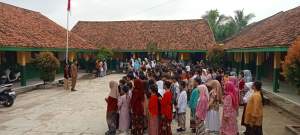 SD Negeri Bagoang 01 Sambut Hari Kartini dengan Pakaian Adat