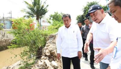 Bupati Tangerang Tinjau Tanggul Jebol di Perumahan Mustika Tigaraksa