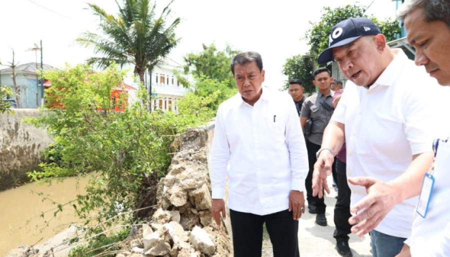 Bupati Tangerang Tinjau Tanggul Jebol di Perumahan Mustika Tigaraksa