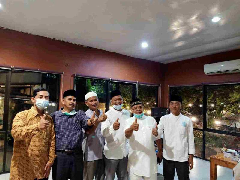 Ramadan Mubarak : Keluarga Besar Holil SH Gelar Tasyakuran Buka Puasa Di Waroeng Sunda