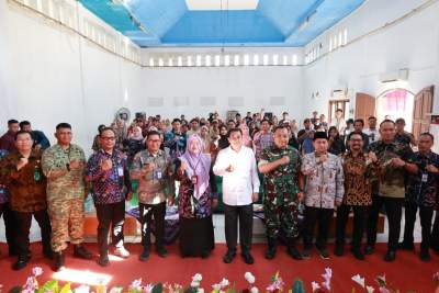 Bupati Tangerang Serahkan Bantuan 50 Gerobak UMKM dan Kompor Gas Untuk Warga 3 Kecamatan