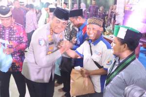 Polresta Tangerang dan Pemkab Gelar Maulid Nabi, Bagikan Paket Sembako ke Warga