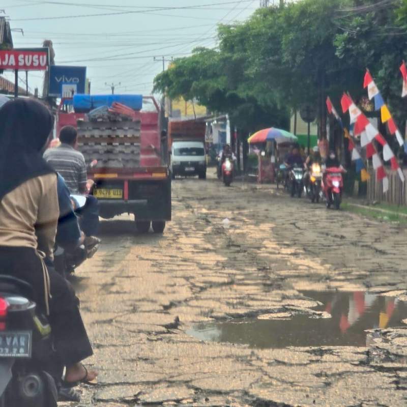 LSM Geram Kritik Proyek Jalan Cisoka–Tigaraksa: Rusak, Becek, dan Timbulkan Kemacetan