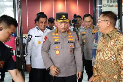 Apresiasi Kolaborasi Tiga Pilar, Bupati Tangerang Dampingi Kapolri pada Bakti Sosial Pekerja