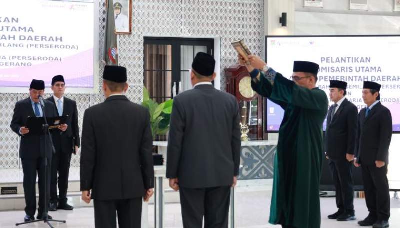 Dorong Tata Kelola Profesional dan Transparan, Bupati Tangerang Lantik Komisaris Dua BUMD