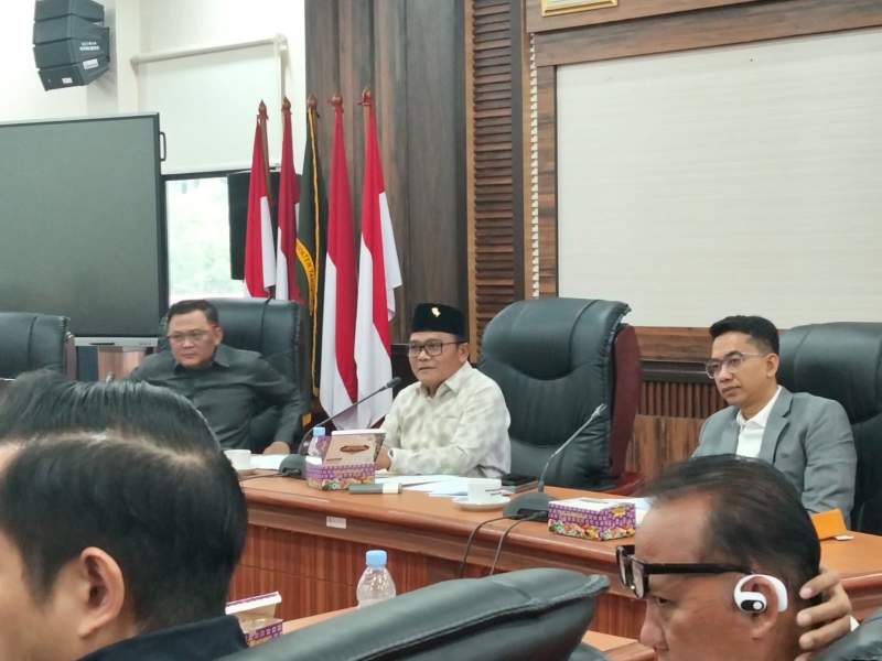 RDP Ke-3 Sungai Cimanceri Alot, Aktivis Sempat Lempar Botol Sampel Air Tercemar