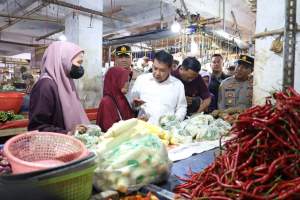 Menjaga Harapan di Pasar, Bupati Tangerang Pantau Harga Sembako Jelang Nataru