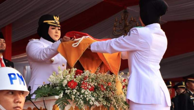 Upacara Penurunan Bendera HUT Ke-81 RI Tingkat Kabupaten Tangerang Berlangsung Khidmat dan Lancar
