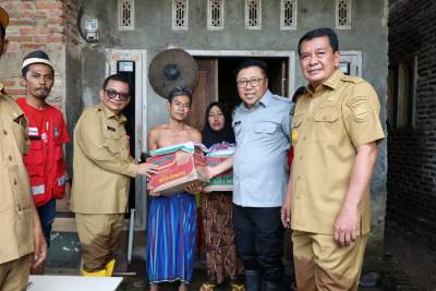 Prioritaskan Keselamatan Warga, Bupati Tangerang Monitoring Banjir dan Salurkan Bantuan