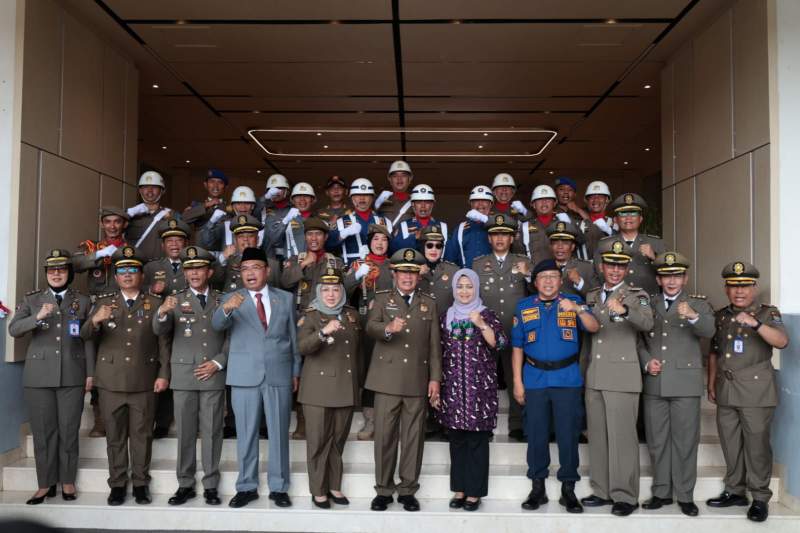 Pimpin Upacara Gabungan, Bupati Tangerang Tegaskan Komitmen Pelayanan dan Terima Penghargaan Rekor MURI Perlindungan Pekerja Rentan